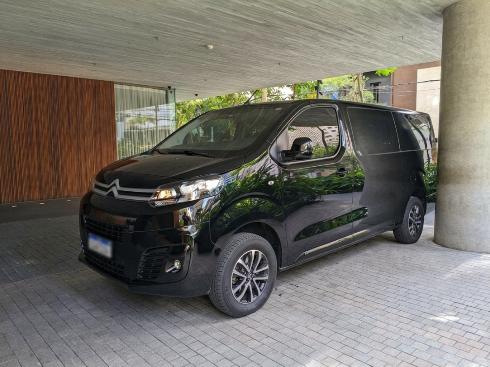 MINIVANS EXECUTIVAS BLINDADAS 2